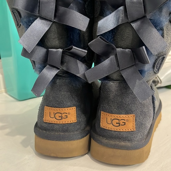 Kids UGG Bailey bow II boots size US 6 EU 37 - Picture 6 of 10